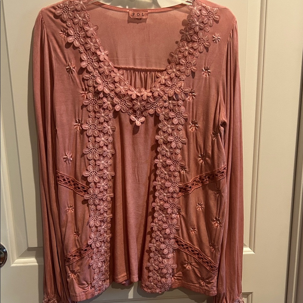 POL Dusty Pink Floral Appliqué Long-Sleeved Tunic Blouse. Size Small NWOT